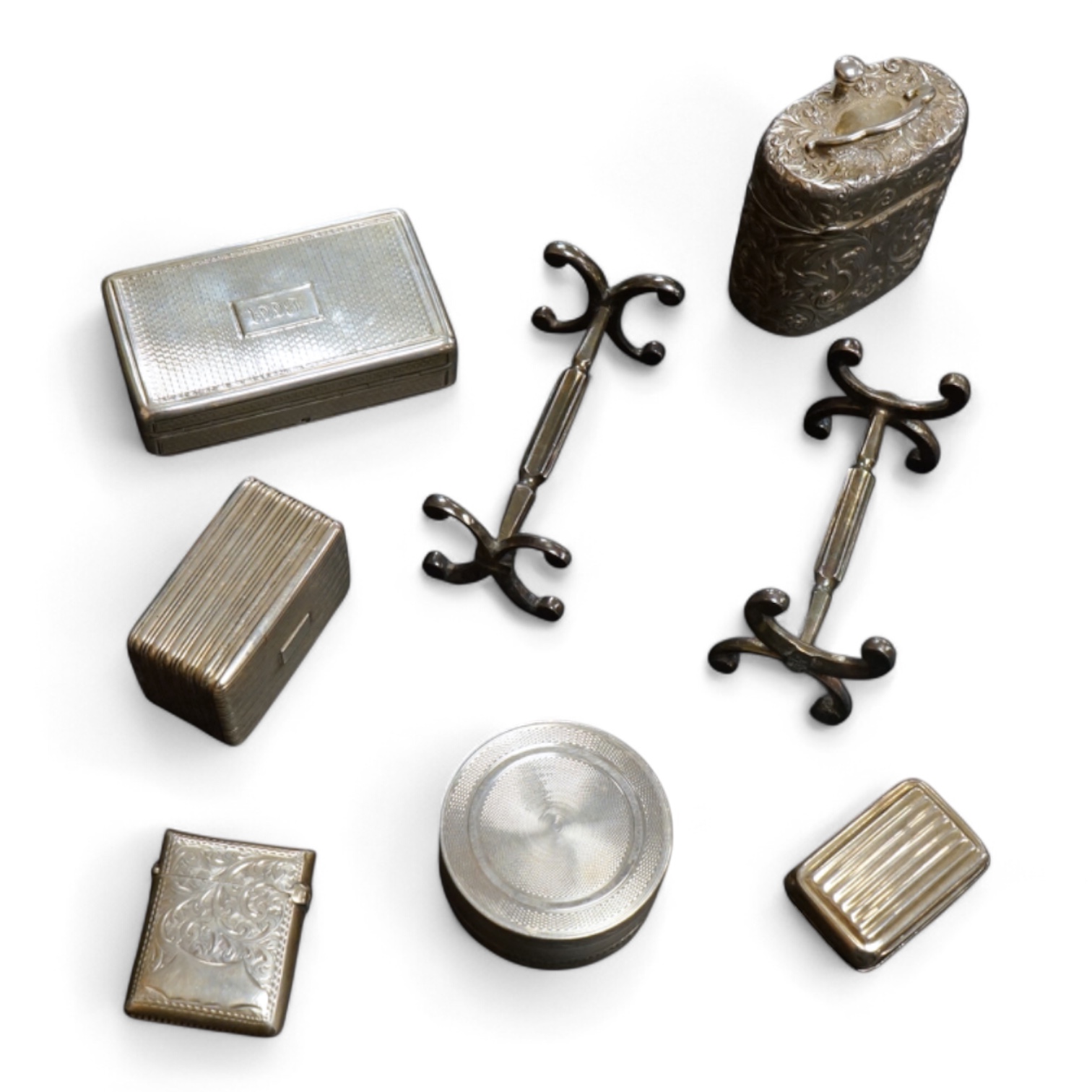 Small collectable silver including a William IV nutmeg grater by Nathaniel Mills, Birmingham, 1836, a similar snuff box, London, 1836, a 19th century vinaigrette(a.f.), a silver vesta case, an Edwardian silver pill box,